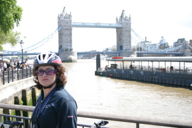 2006-05-29-London-60-Bridge-Suzi.JPG