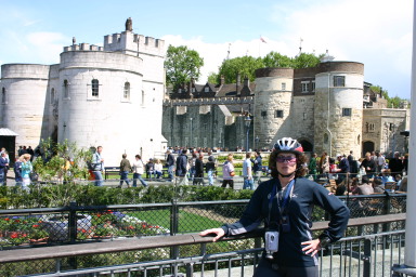 2006-05-29-London-61-Suzi-Tower.JPG