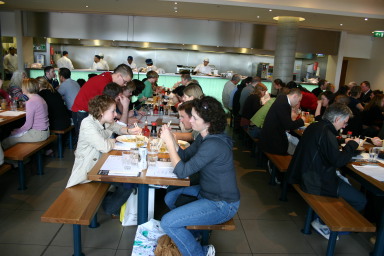 2006-05-29-London-75-Suzi-Wagamama.JPG