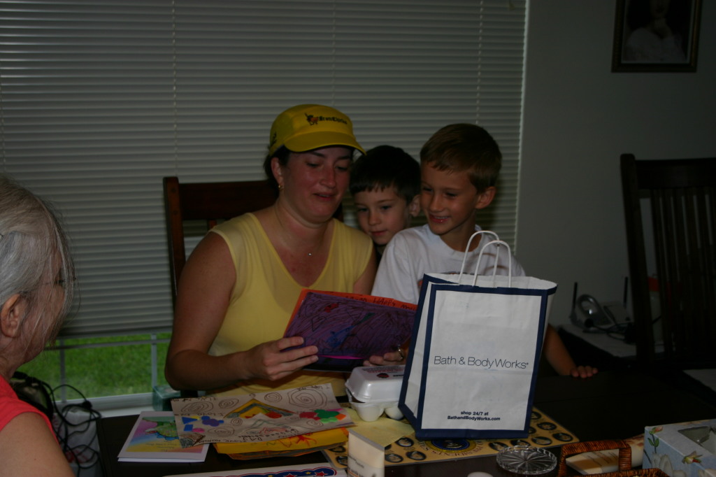 2006/05(May)/Mothers-Day/1024x768_2006-05-14-Mothers-Day-02-Susana-Suzi-Chance-Dax.JPG