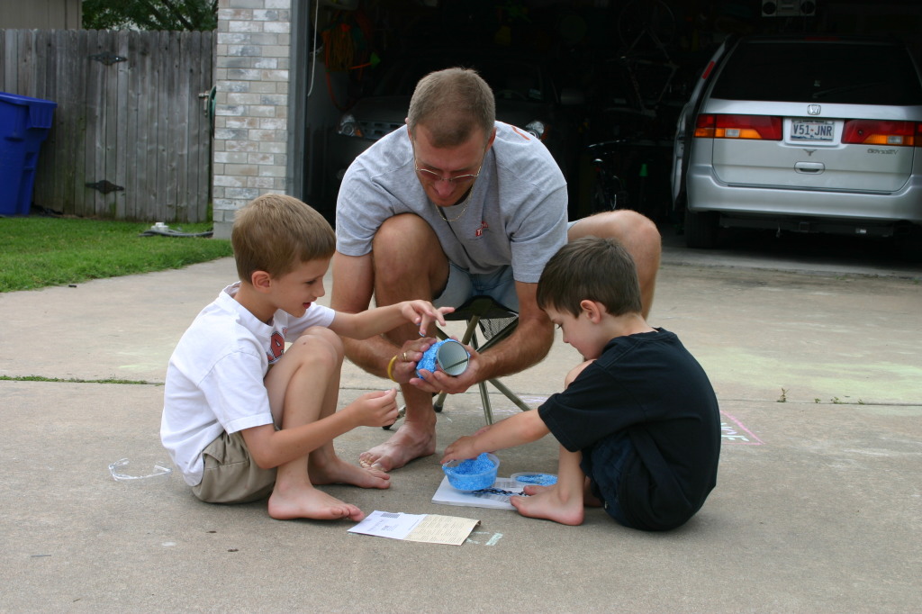 2006/05(May)/Mothers-Day/1024x768_2006-05-14-Mothers-Day-11-Chance-floam-Dax-Travis-floam.JPG