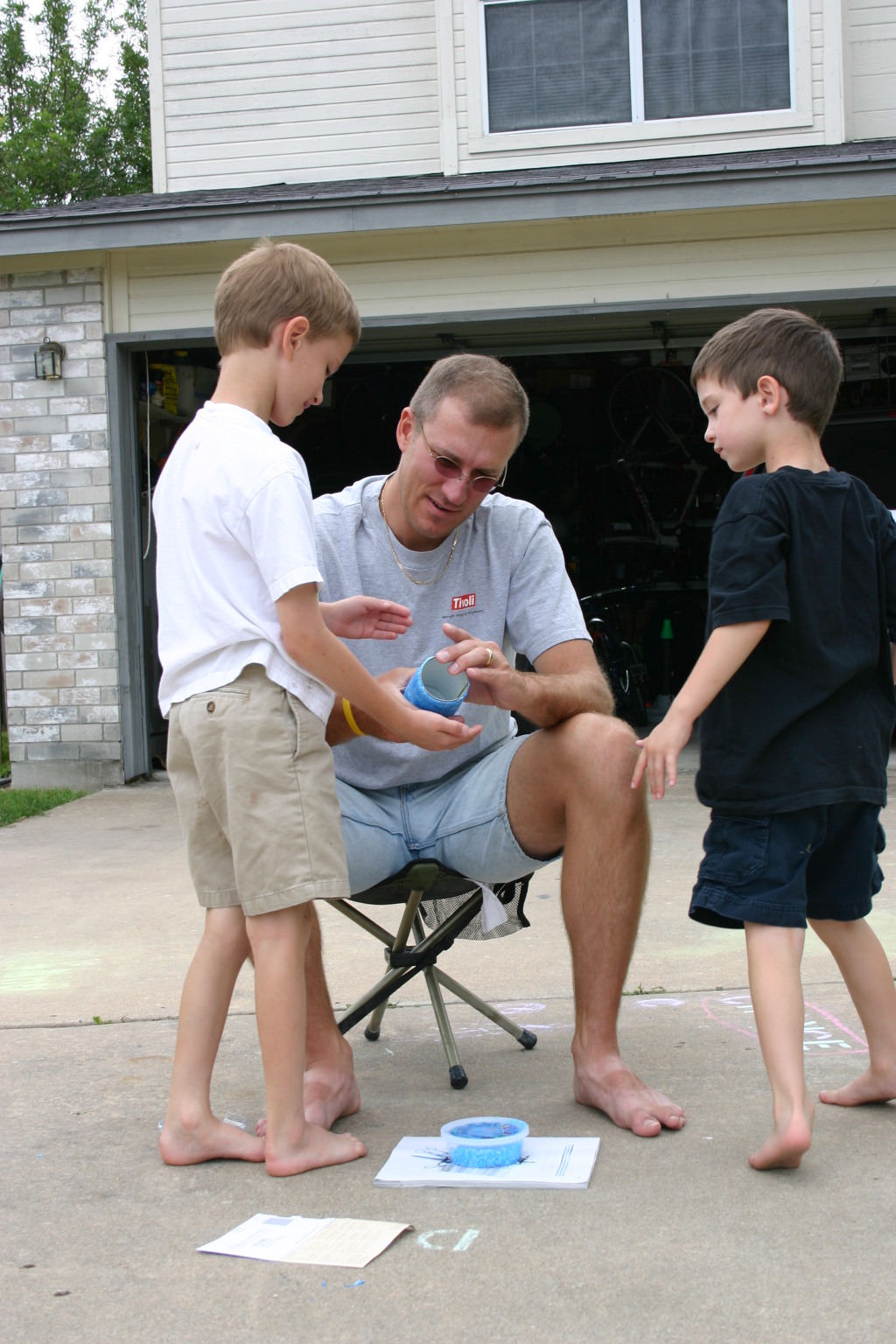 2006/05(May)/Mothers-Day/1024x768_2006-05-14-Mothers-Day-16-Chance-Dax-Travis-floam.JPG