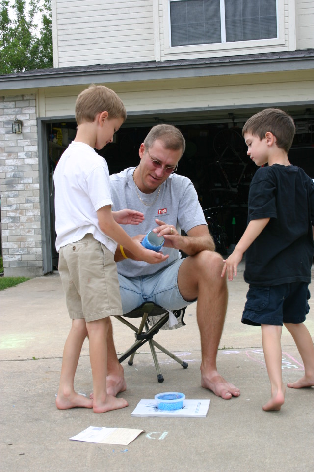 2006/05(May)/Mothers-Day/640x480_2006-05-14-Mothers-Day-16-Chance-Dax-Travis-floam.JPG
