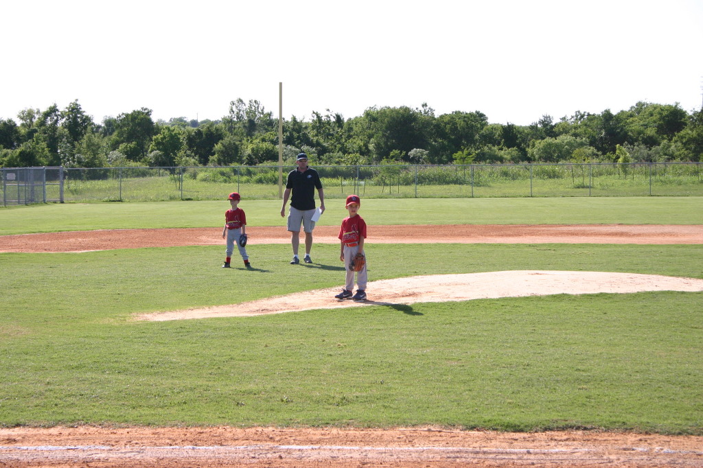2006/05(May)/Tball-11th/1024x768_2006-05-11-Tball-004-Dax-Nick.JPG