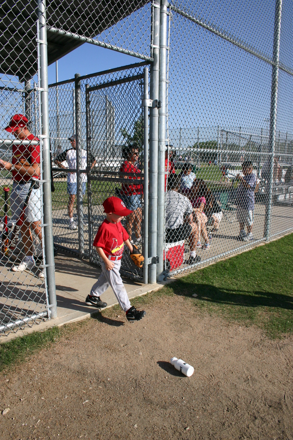 2006/05(May)/Tball-11th/1024x768_2006-05-11-Tball-022-August.JPG