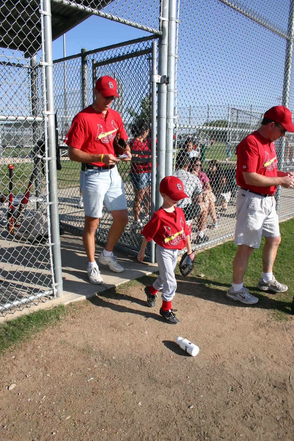 2006/05(May)/Tball-11th/1024x768_2006-05-11-Tball-024-Dax-Travis-Steve.JPG