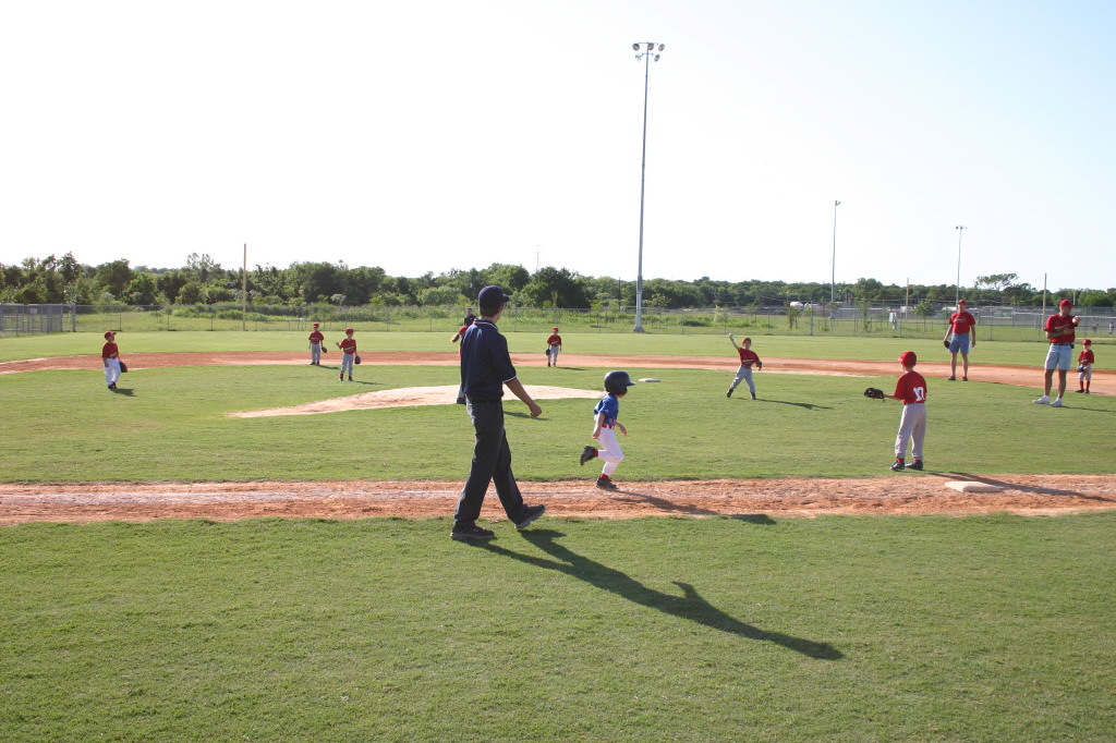 2006/05(May)/Tball-11th/1024x768_2006-05-11-Tball-027-August-Chance-Travis.JPG