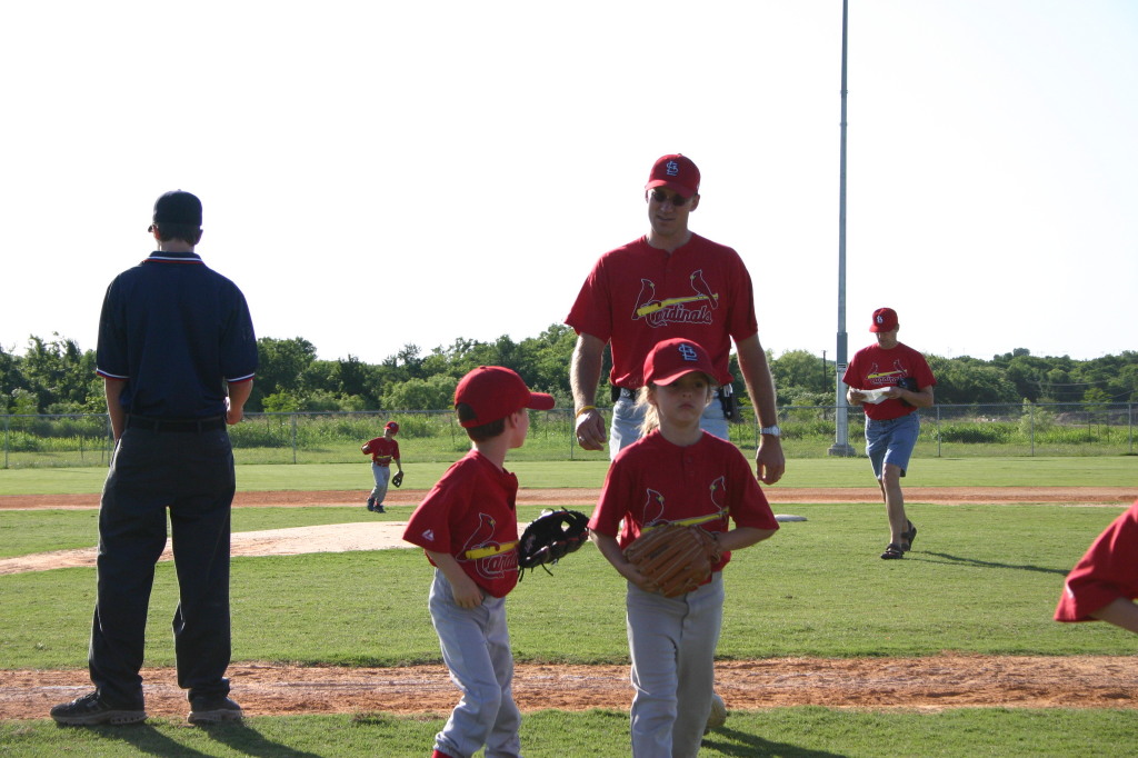 2006/05(May)/Tball-11th/1024x768_2006-05-11-Tball-047-Dax-Sierra-Travis.JPG