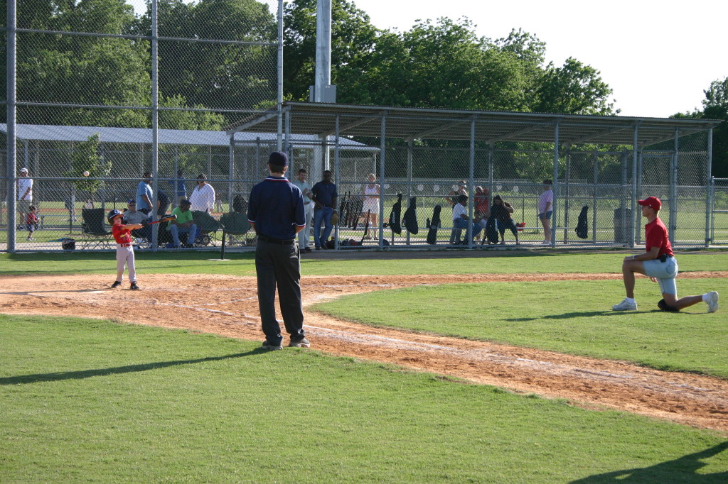 2006/05(May)/Tball-11th/1024x768_2006-05-11-Tball-062-PaulJR-Travis.JPG