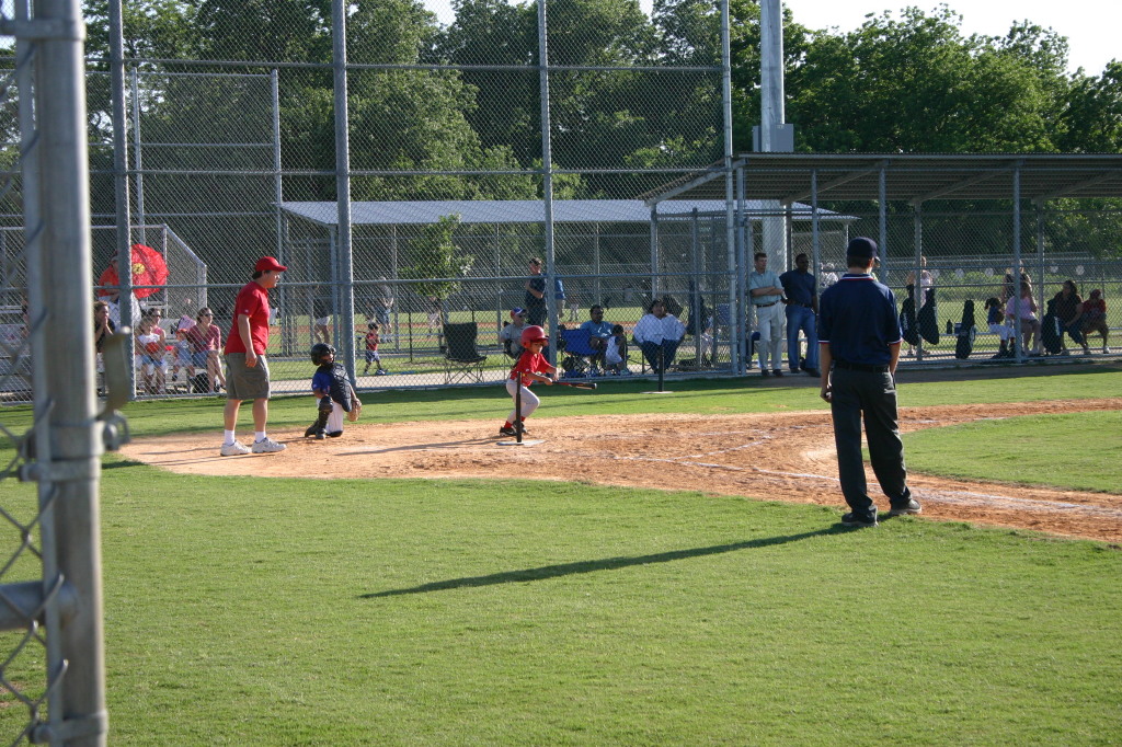 2006/05(May)/Tball-11th/1024x768_2006-05-11-Tball-088-Amanda.JPG