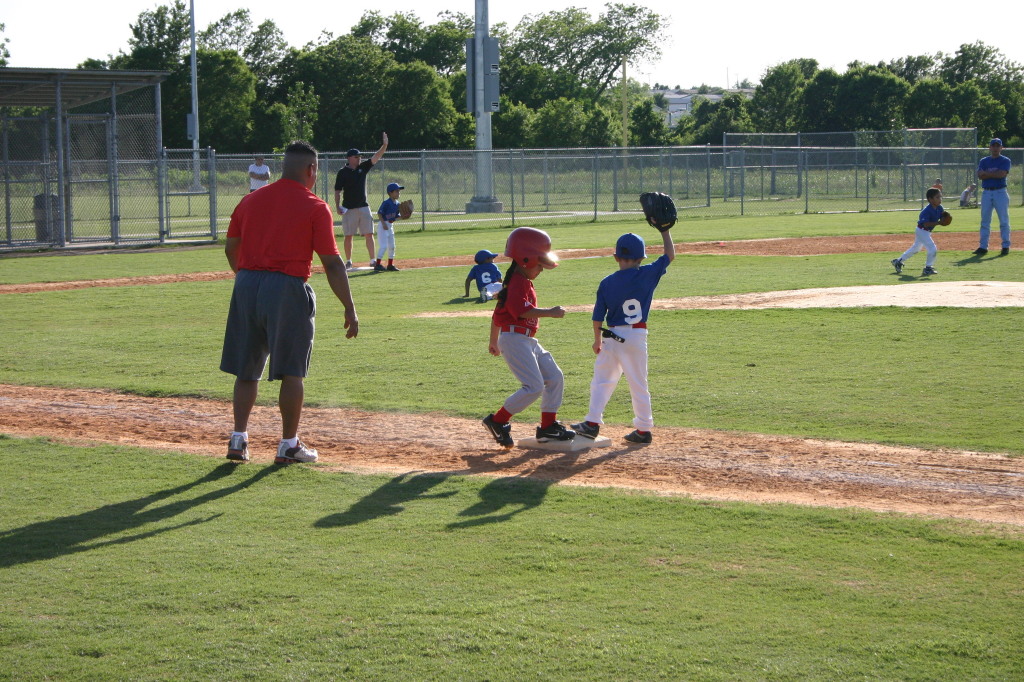 2006/05(May)/Tball-11th/1024x768_2006-05-11-Tball-092-Amanda.JPG
