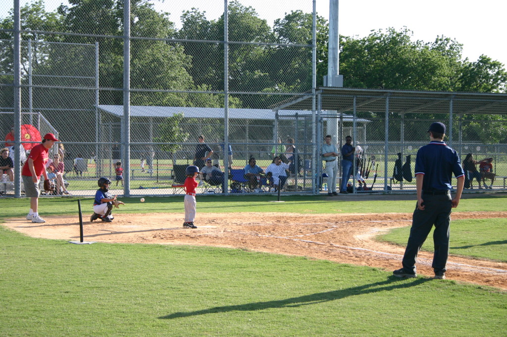 2006/05(May)/Tball-11th/1024x768_2006-05-11-Tball-093-August.JPG