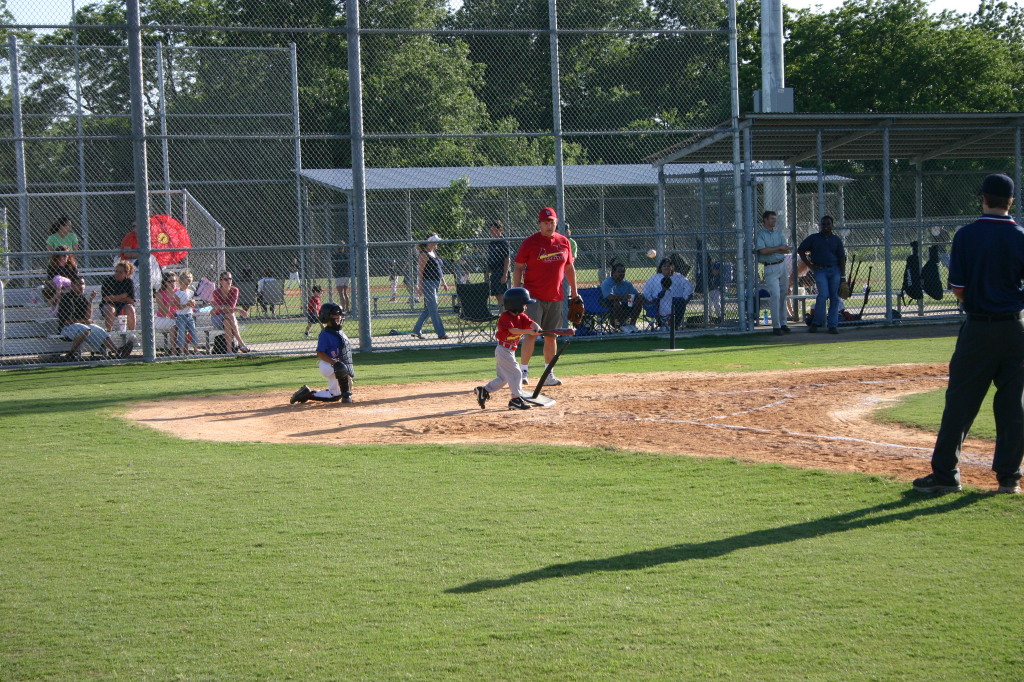2006/05(May)/Tball-11th/1024x768_2006-05-11-Tball-094-August.JPG