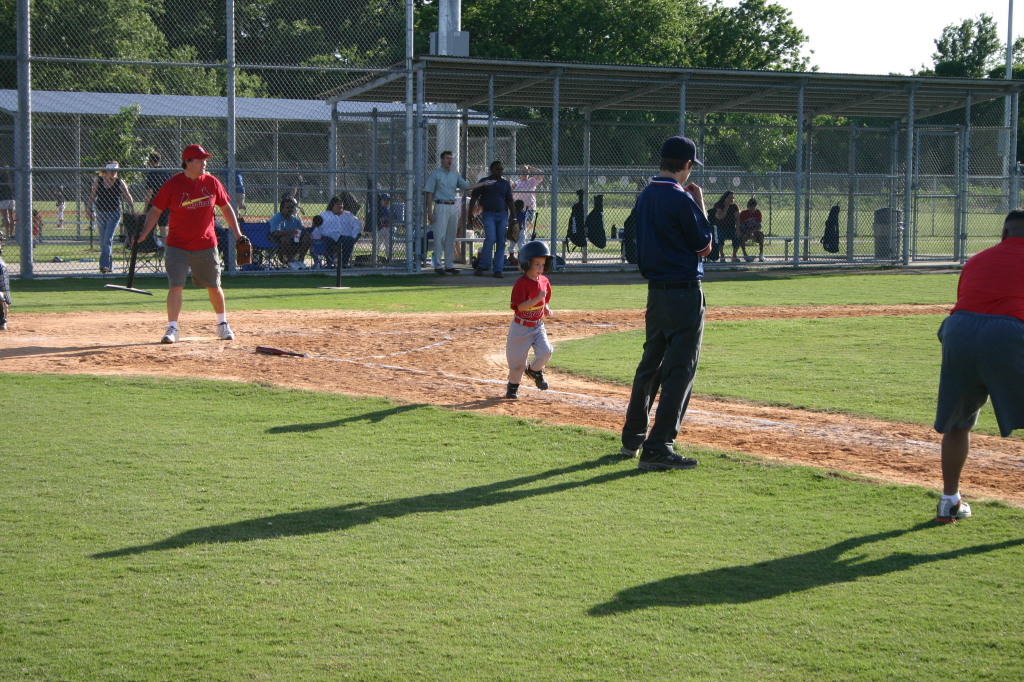2006/05(May)/Tball-11th/1024x768_2006-05-11-Tball-096-August.JPG
