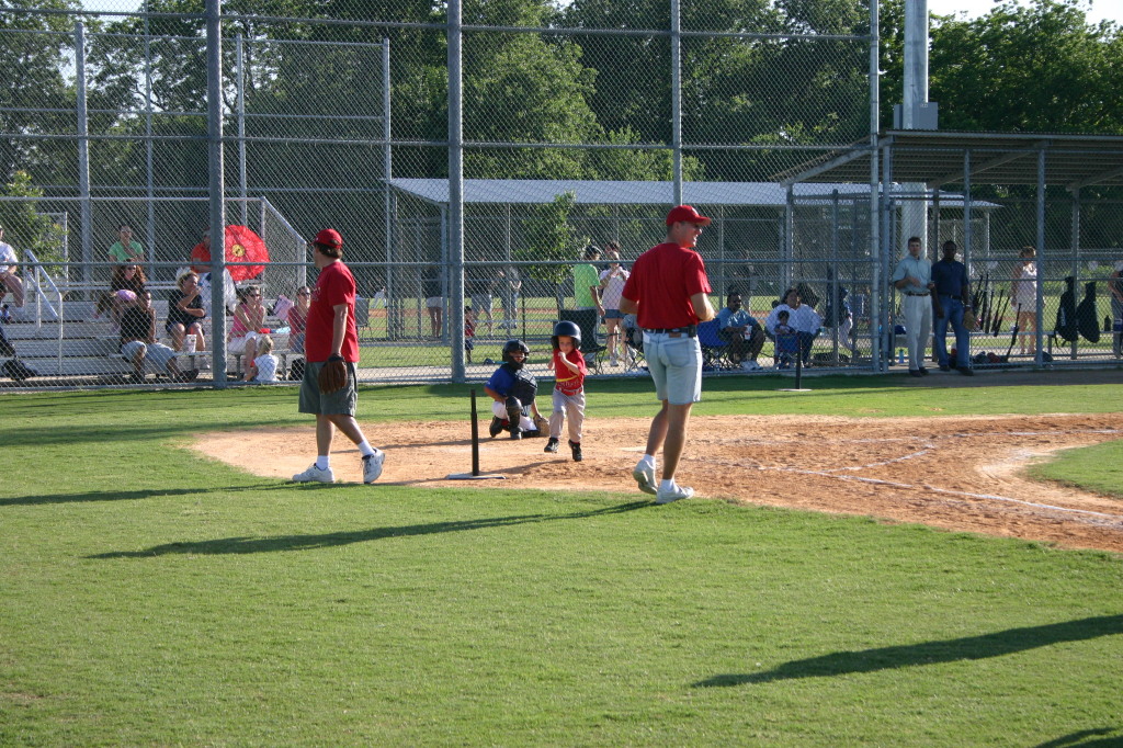 2006/05(May)/Tball-11th/1024x768_2006-05-11-Tball-105-August-Travis.JPG