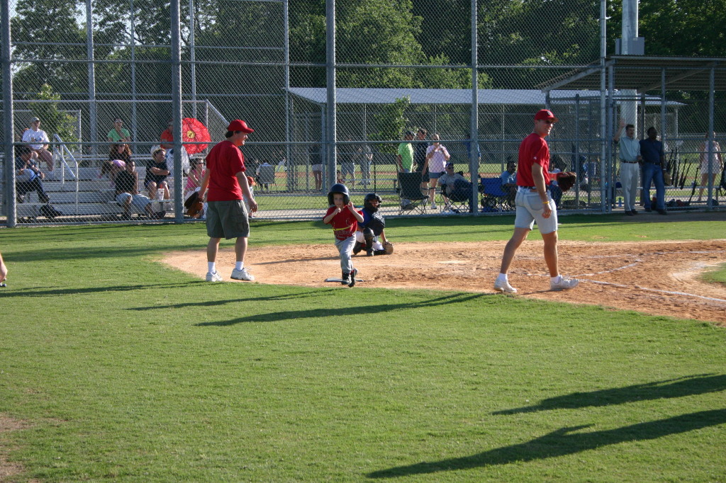 2006/05(May)/Tball-11th/1024x768_2006-05-11-Tball-107-August-Travis.JPG