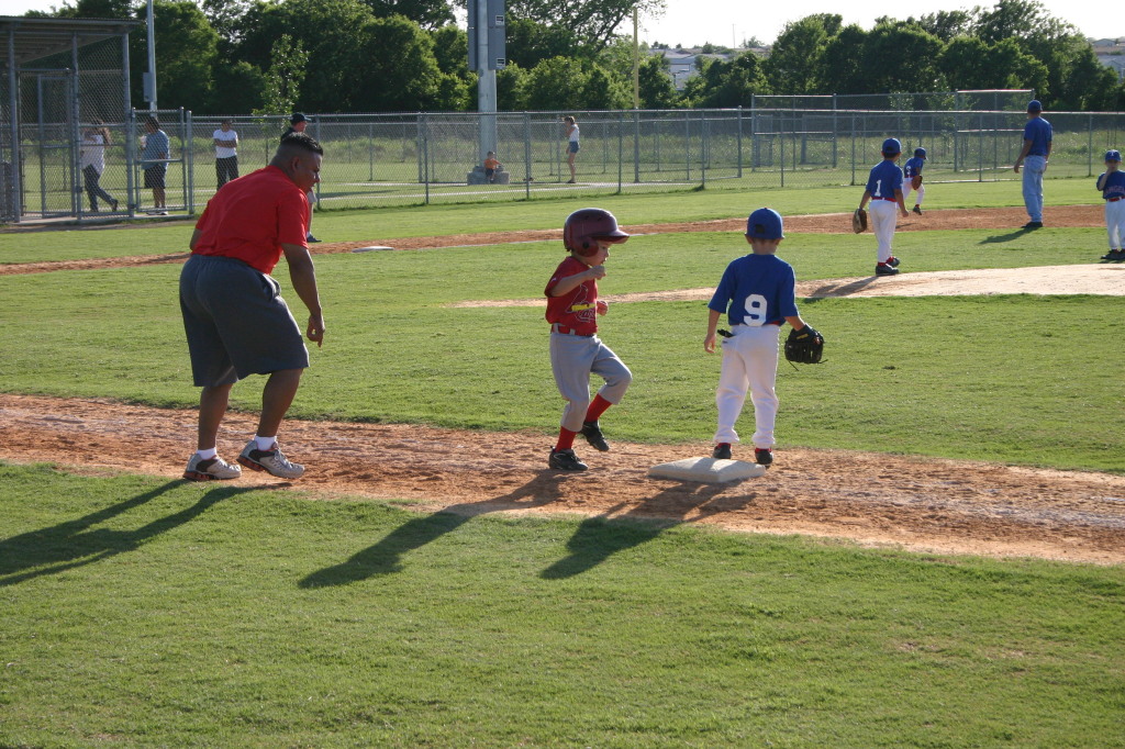 2006/05(May)/Tball-11th/1024x768_2006-05-11-Tball-130-PaulJR.JPG