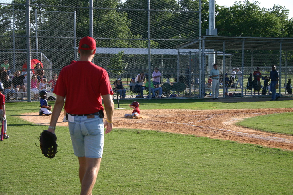 2006/05(May)/Tball-11th/1024x768_2006-05-11-Tball-136-PaulJR-Travis.JPG