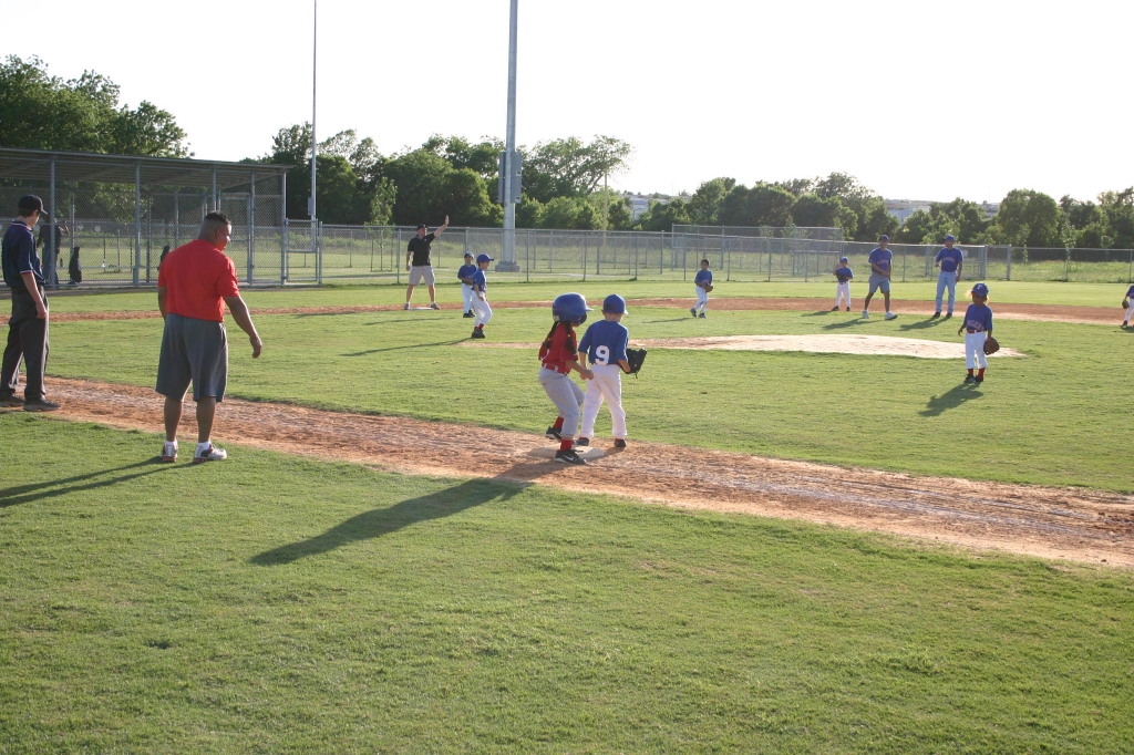 2006/05(May)/Tball-11th/1024x768_2006-05-11-Tball-164-Amanda.JPG