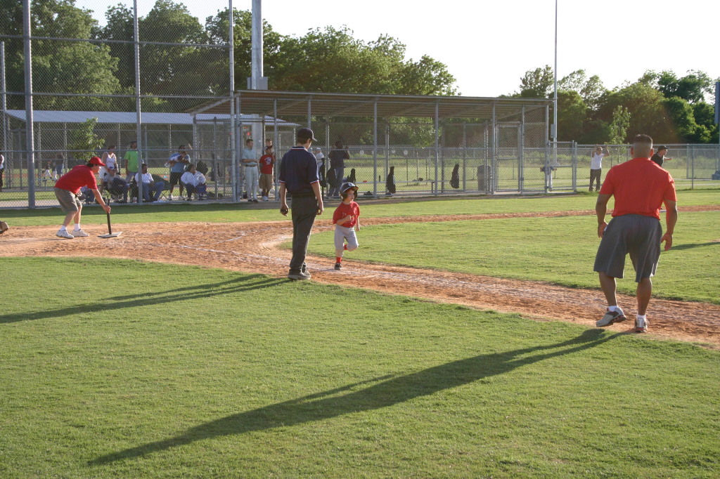 2006/05(May)/Tball-11th/1024x768_2006-05-11-Tball-171-PaulJR.JPG
