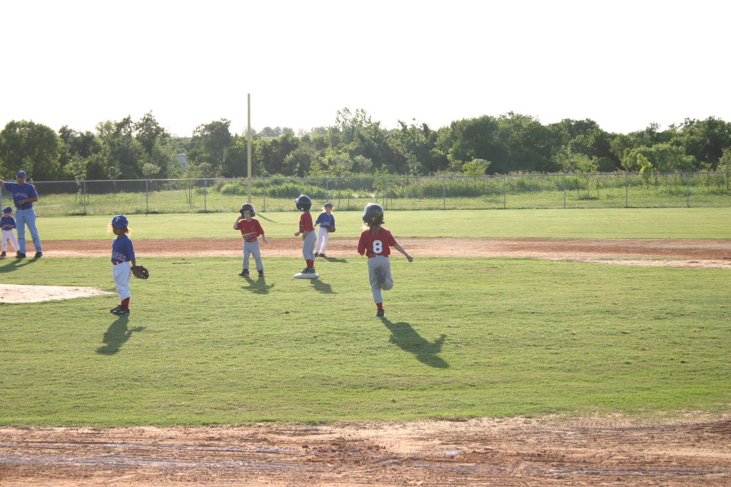 2006/05(May)/Tball-11th/1024x768_2006-05-11-Tball-185-August-PaulJR-Sierra.JPG