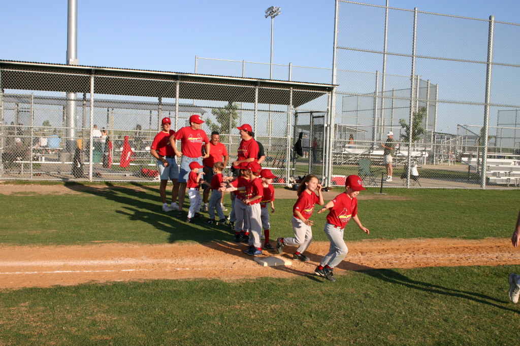 2006/05(May)/Tball-11th/1024x768_2006-05-11-Tball-192-shake-hands.JPG