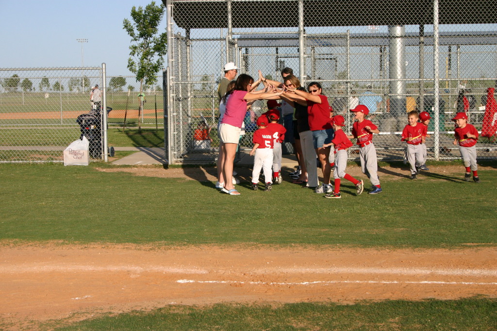 2006/05(May)/Tball-11th/1024x768_2006-05-11-Tball-203-tunnel.JPG