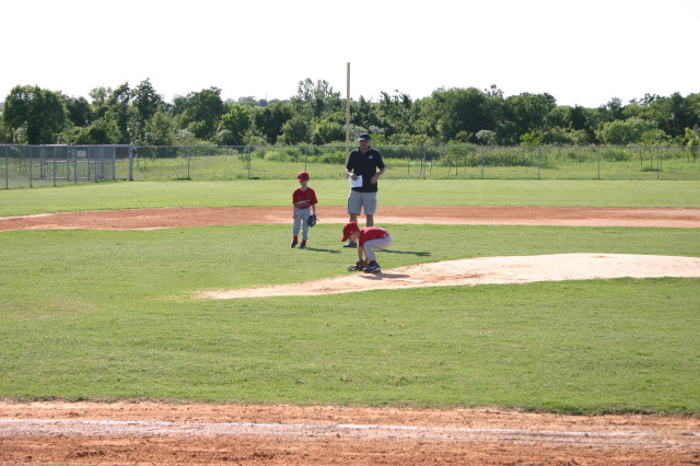 2006/05(May)/Tball-11th/640x480_2006-05-11-Tball-005-Dax-Nick.JPG