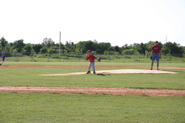 2006/05(May)/Tball-11th/640x480_2006-05-11-Tball-009-Nick.JPG