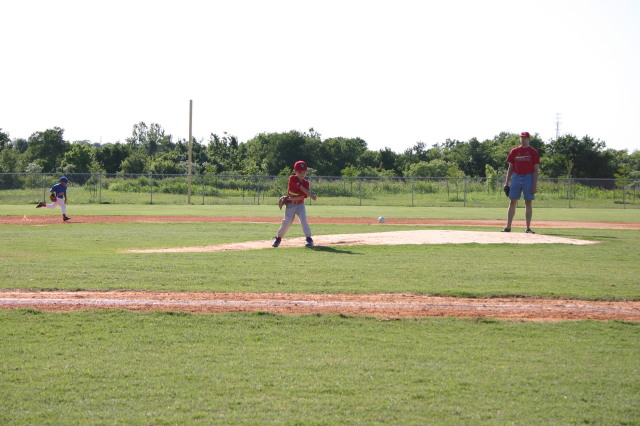 2006/05(May)/Tball-11th/640x480_2006-05-11-Tball-010-Nick.JPG