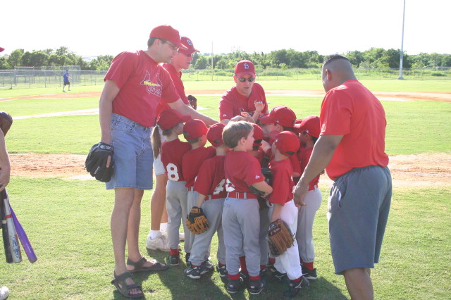 2006/05(May)/Tball-11th/640x480_2006-05-11-Tball-016-Go-Cardinals.JPG