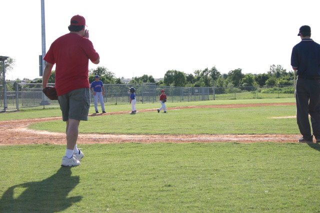 2006/05(May)/Tball-11th/640x480_2006-05-11-Tball-041-Mason.JPG