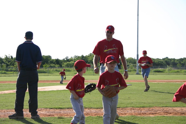 2006/05(May)/Tball-11th/640x480_2006-05-11-Tball-047-Dax-Sierra-Travis.JPG