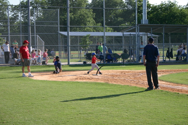 2006/05(May)/Tball-11th/640x480_2006-05-11-Tball-051-Matthew.JPG