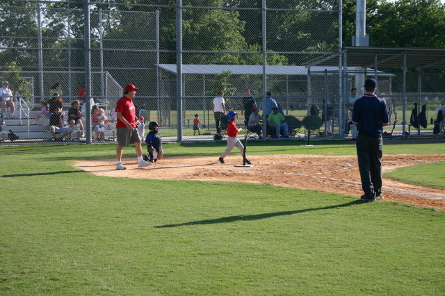 2006/05(May)/Tball-11th/640x480_2006-05-11-Tball-054-Matthew.JPG