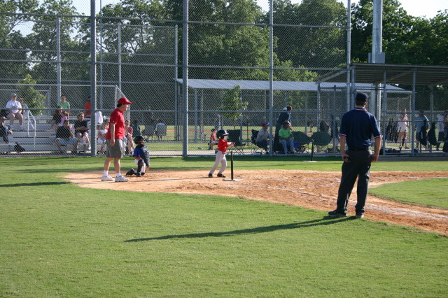 2006/05(May)/Tball-11th/640x480_2006-05-11-Tball-063-Brandon.JPG
