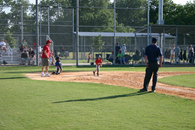 2006/05(May)/Tball-11th/640x480_2006-05-11-Tball-064-Brandon.JPG