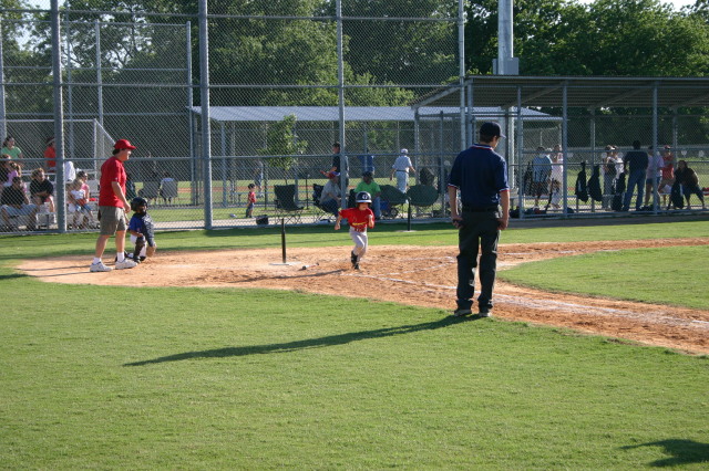 2006/05(May)/Tball-11th/640x480_2006-05-11-Tball-066-Brandon.JPG