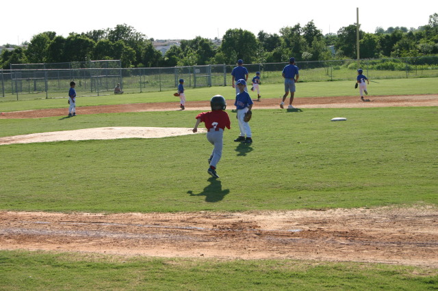 2006/05(May)/Tball-11th/640x480_2006-05-11-Tball-069-Brandon.JPG
