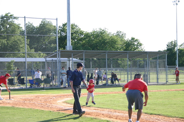 2006/05(May)/Tball-11th/640x480_2006-05-11-Tball-070-Nick.JPG