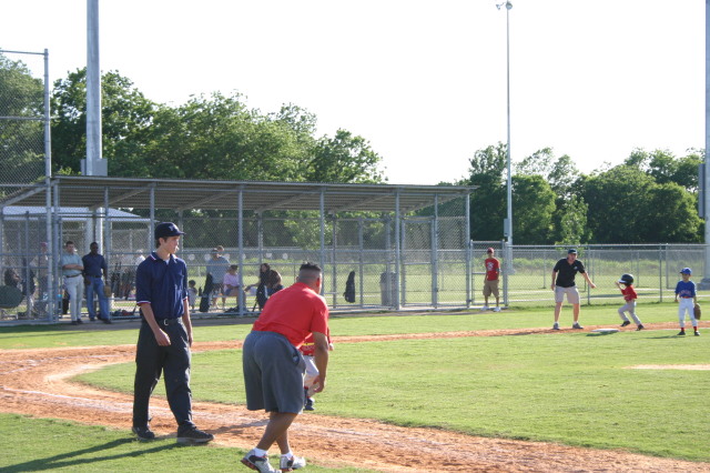 2006/05(May)/Tball-11th/640x480_2006-05-11-Tball-072-Nick.JPG