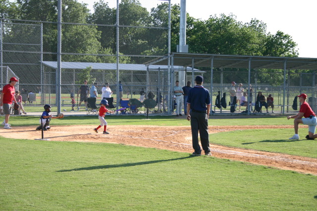 2006/05(May)/Tball-11th/640x480_2006-05-11-Tball-075-Gabe-Travis.JPG