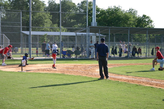 2006/05(May)/Tball-11th/640x480_2006-05-11-Tball-076-Gabe-Travis.JPG