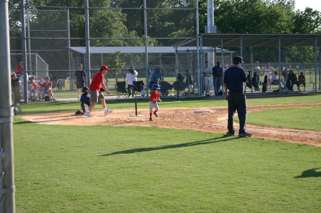 2006/05(May)/Tball-11th/640x480_2006-05-11-Tball-080-Gabe.JPG