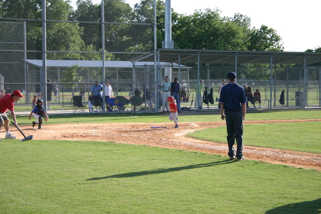 2006/05(May)/Tball-11th/640x480_2006-05-11-Tball-086-Nick.JPG