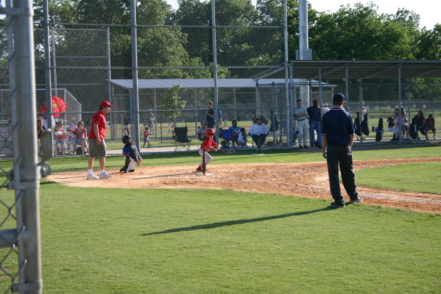 2006/05(May)/Tball-11th/640x480_2006-05-11-Tball-088-Amanda.JPG