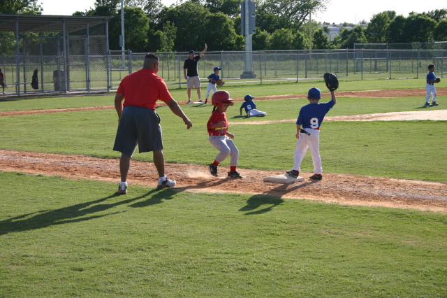 2006/05(May)/Tball-11th/640x480_2006-05-11-Tball-091-Amanda-Best.JPG