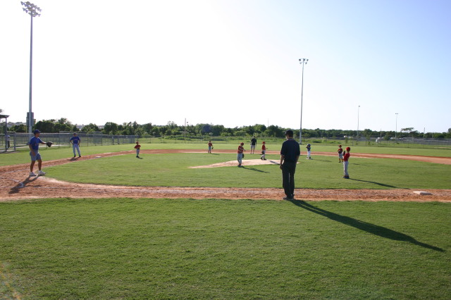 2006/05(May)/Tball-11th/640x480_2006-05-11-Tball-120.JPG
