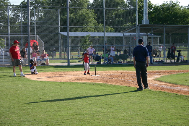 2006/05(May)/Tball-11th/640x480_2006-05-11-Tball-128-PaulJR.JPG