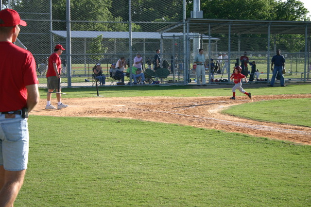 2006/05(May)/Tball-11th/640x480_2006-05-11-Tball-134-PaulJR.JPG